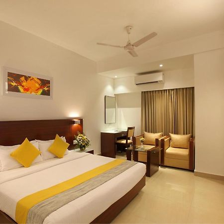 Park Residency Hotel Kuttyadi Exterior photo