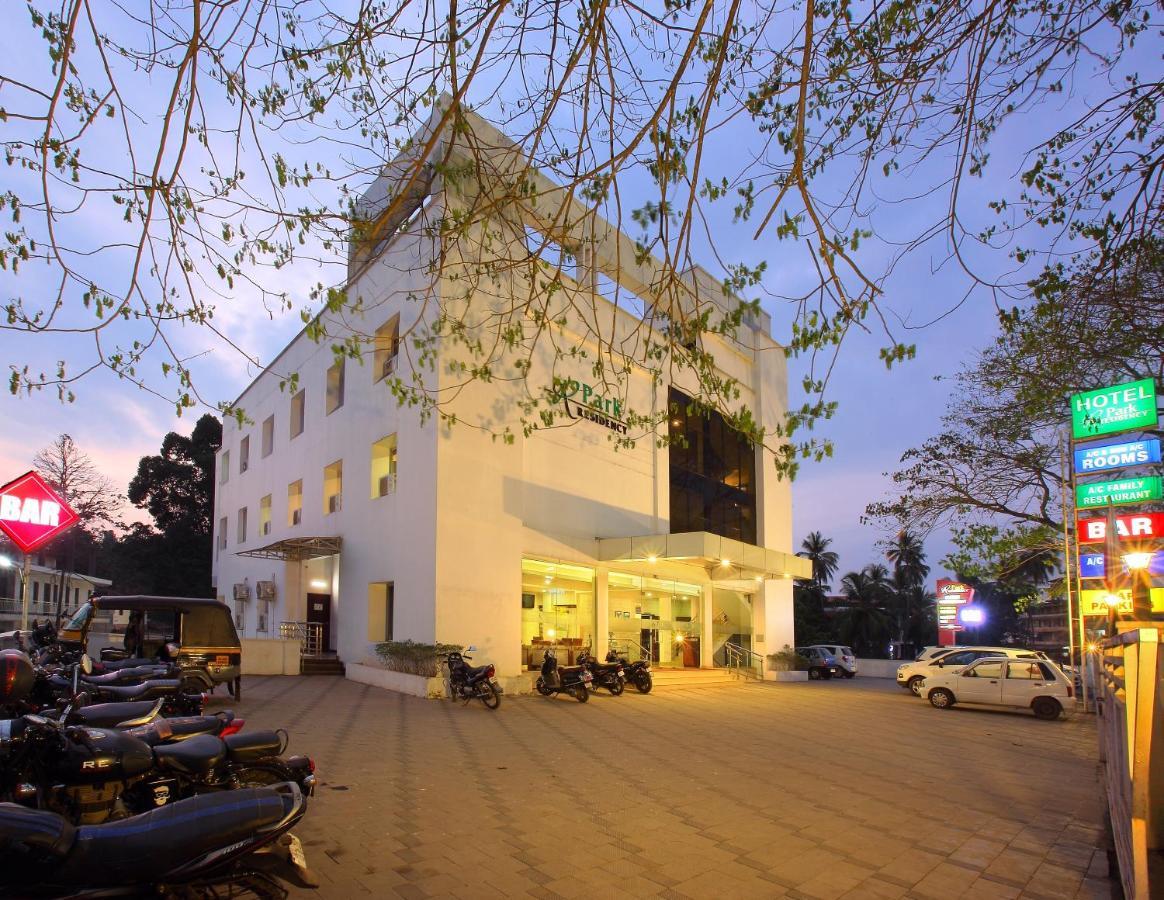 Park Residency Hotel Kuttyadi Exterior photo