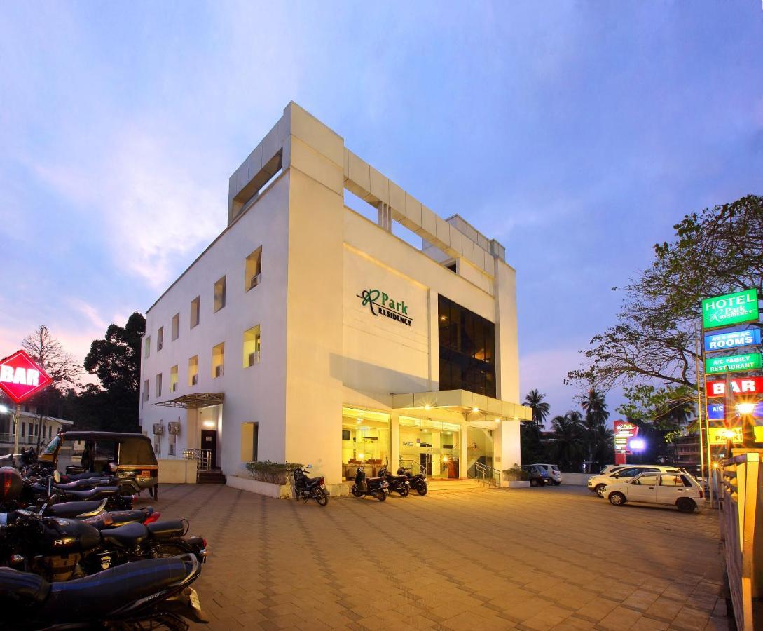 Park Residency Hotel Kuttyadi Exterior photo