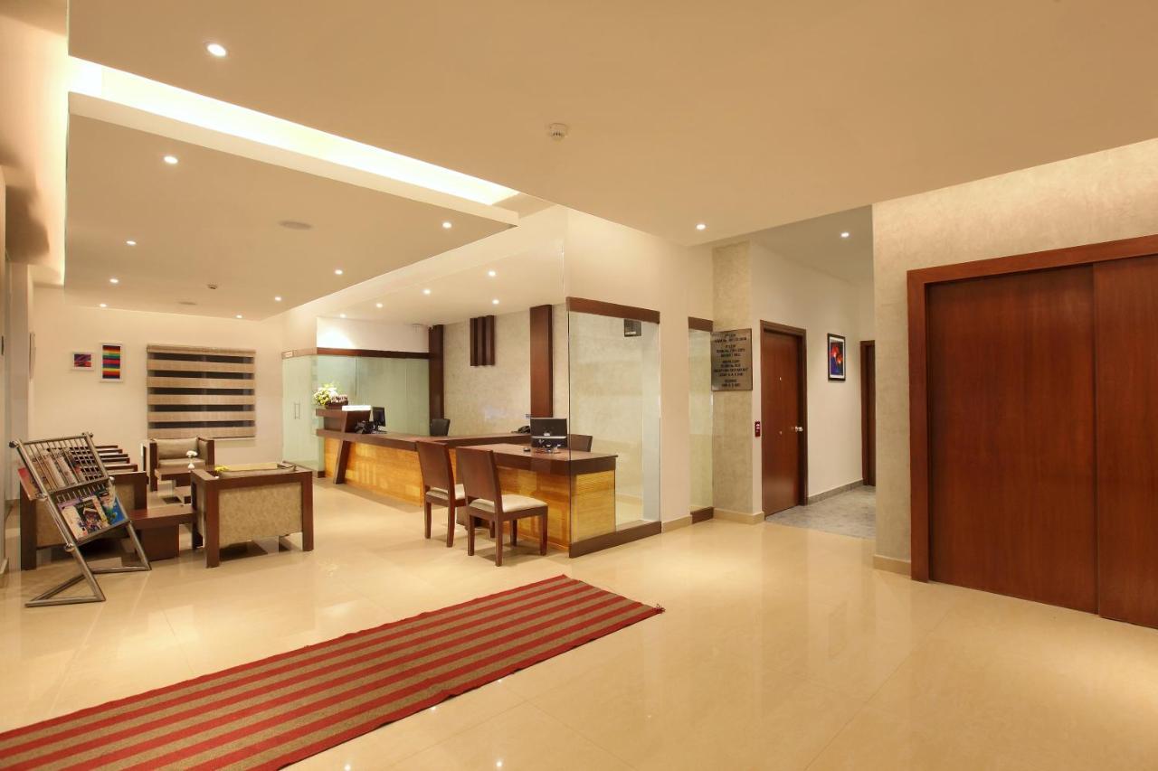 Park Residency Hotel Kuttyadi Exterior photo