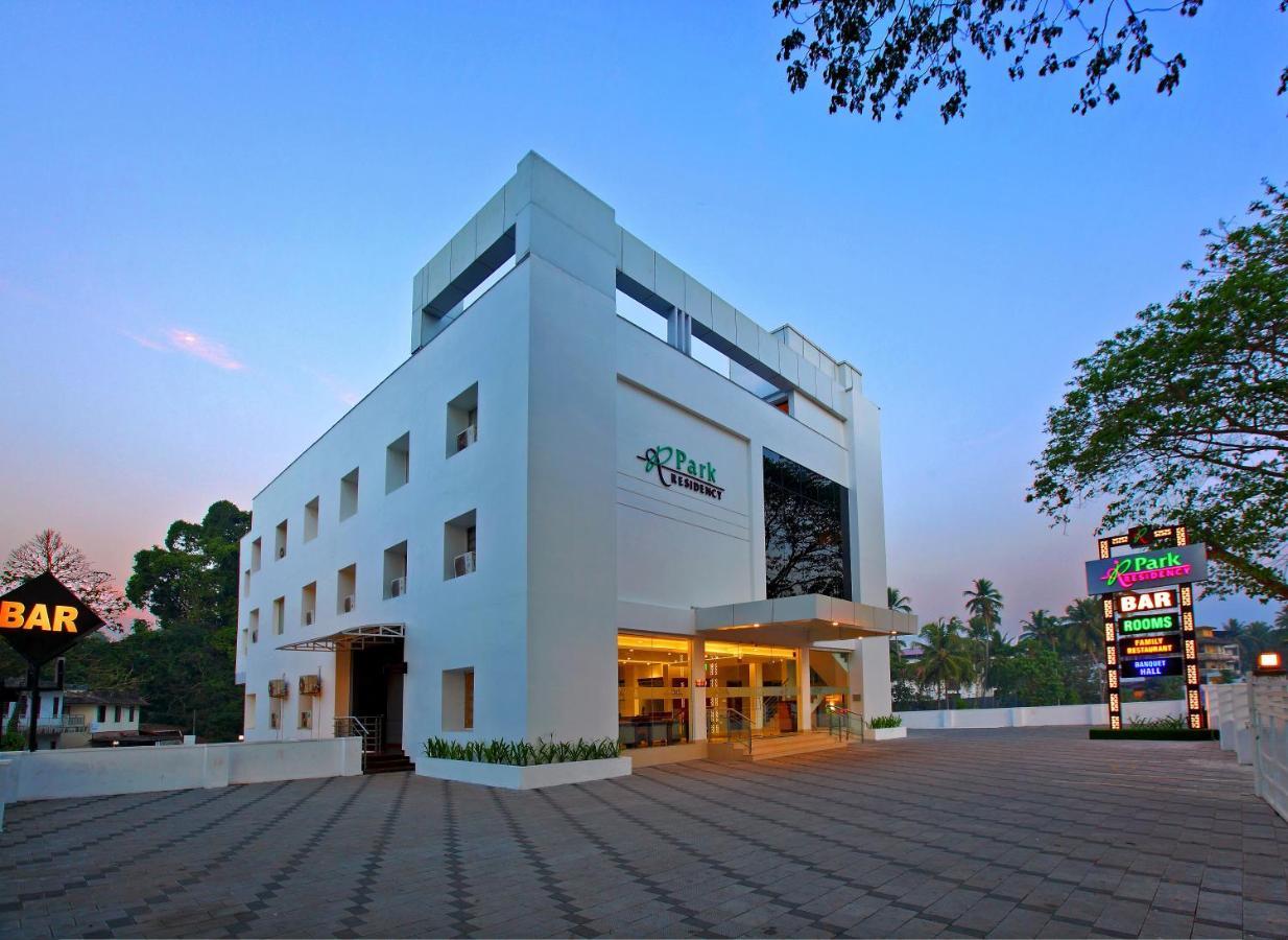 Park Residency Hotel Kuttyadi Exterior photo